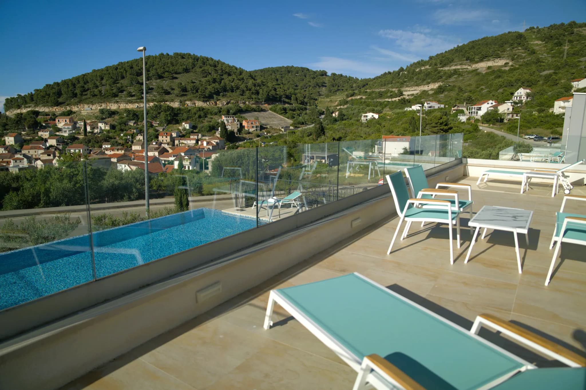 Bazen i pogled, Blue Villas, otok Vis