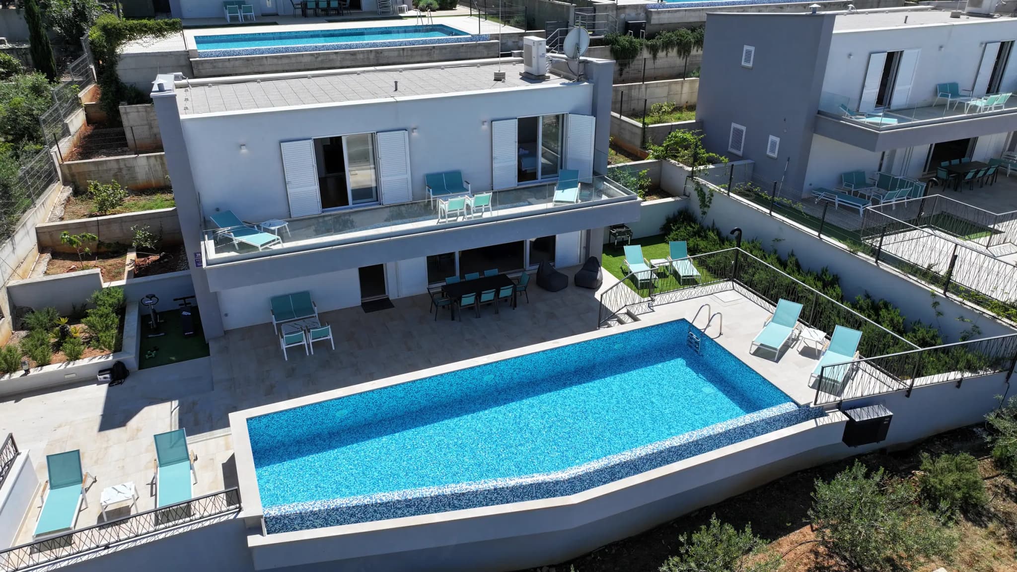 Iz zraka, Blue Villas, otok Vis