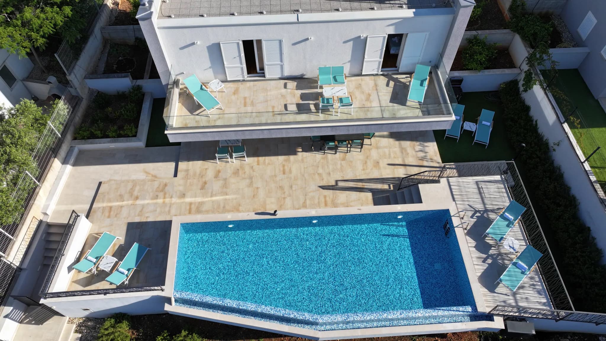 Iz zraka, Blue Villas, otok Vis